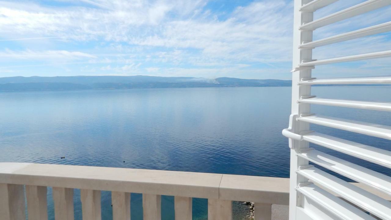 Seafront Apartments Nemira โอมิช ภายนอก รูปภาพ