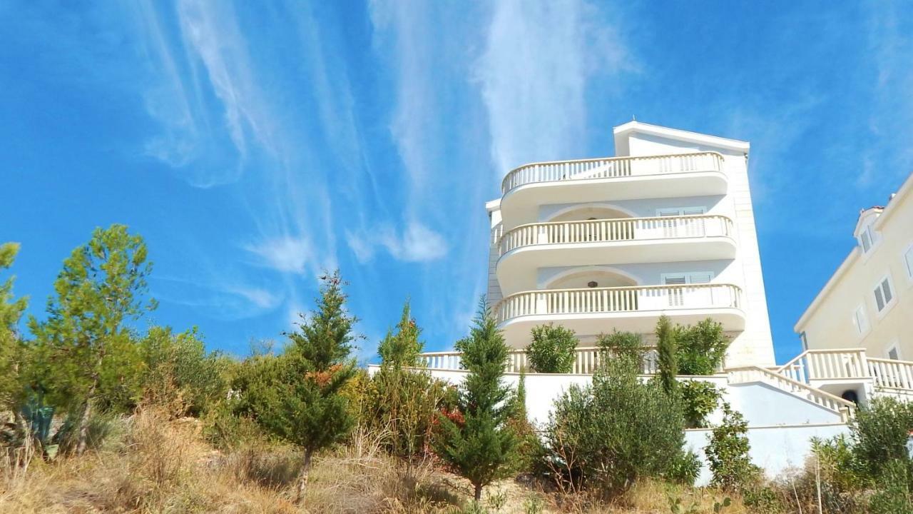 Seafront Apartments Nemira โอมิช ภายนอก รูปภาพ