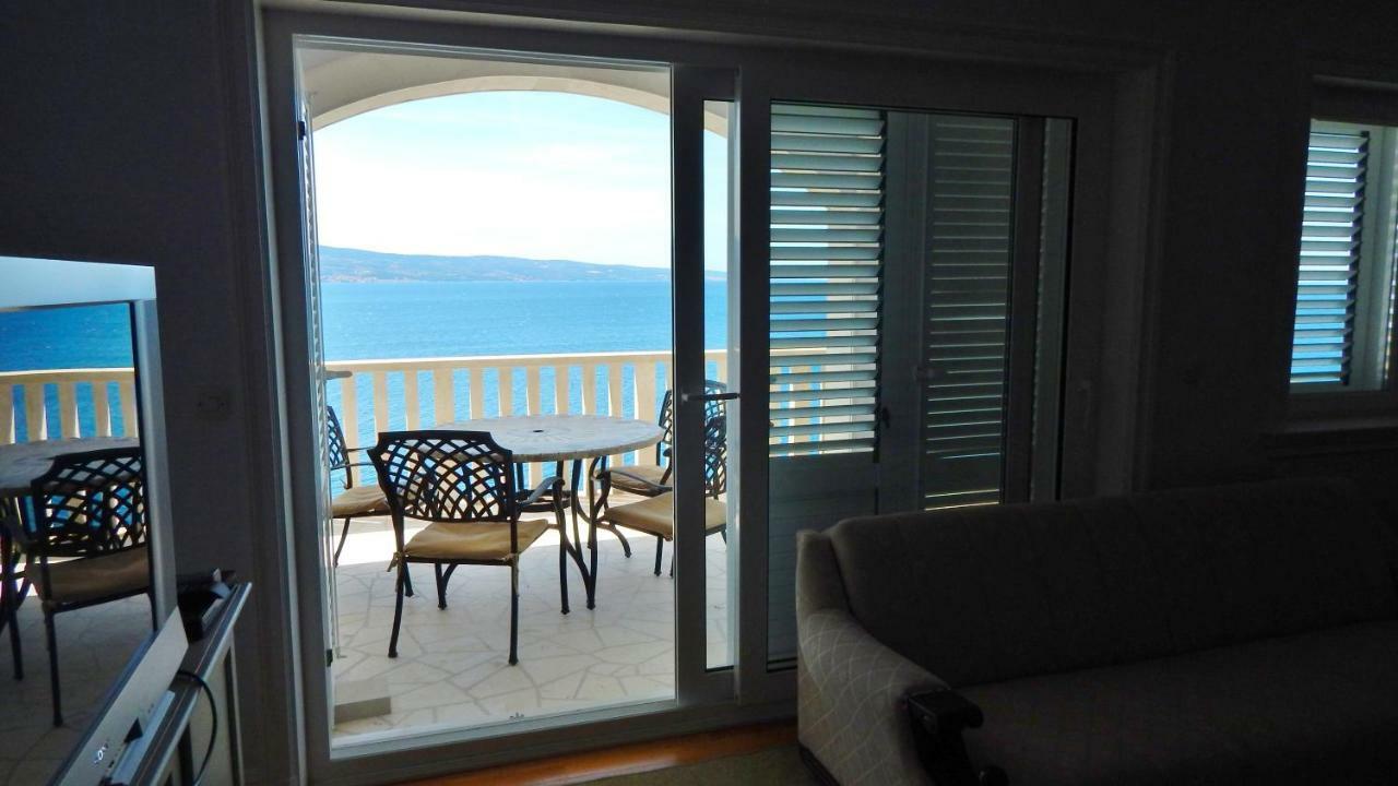 Seafront Apartments Nemira โอมิช ภายนอก รูปภาพ