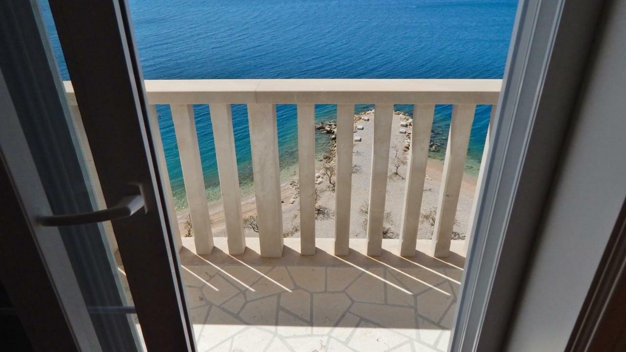 Seafront Apartments Nemira โอมิช ภายนอก รูปภาพ